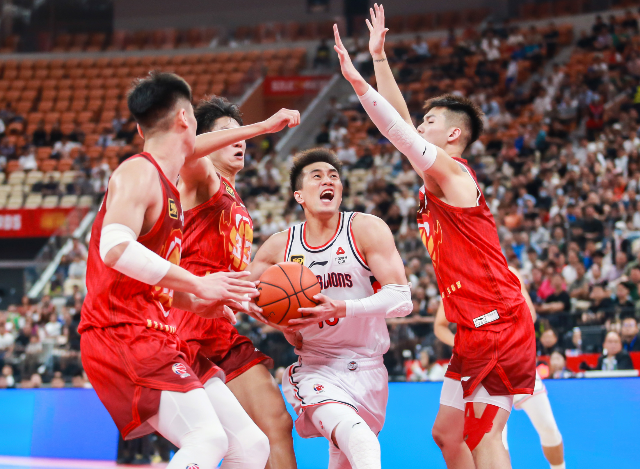 中超今夜走向成谜，广州队遗憾出局，目标明确，身体对抗强度拉满-爱游戏官网