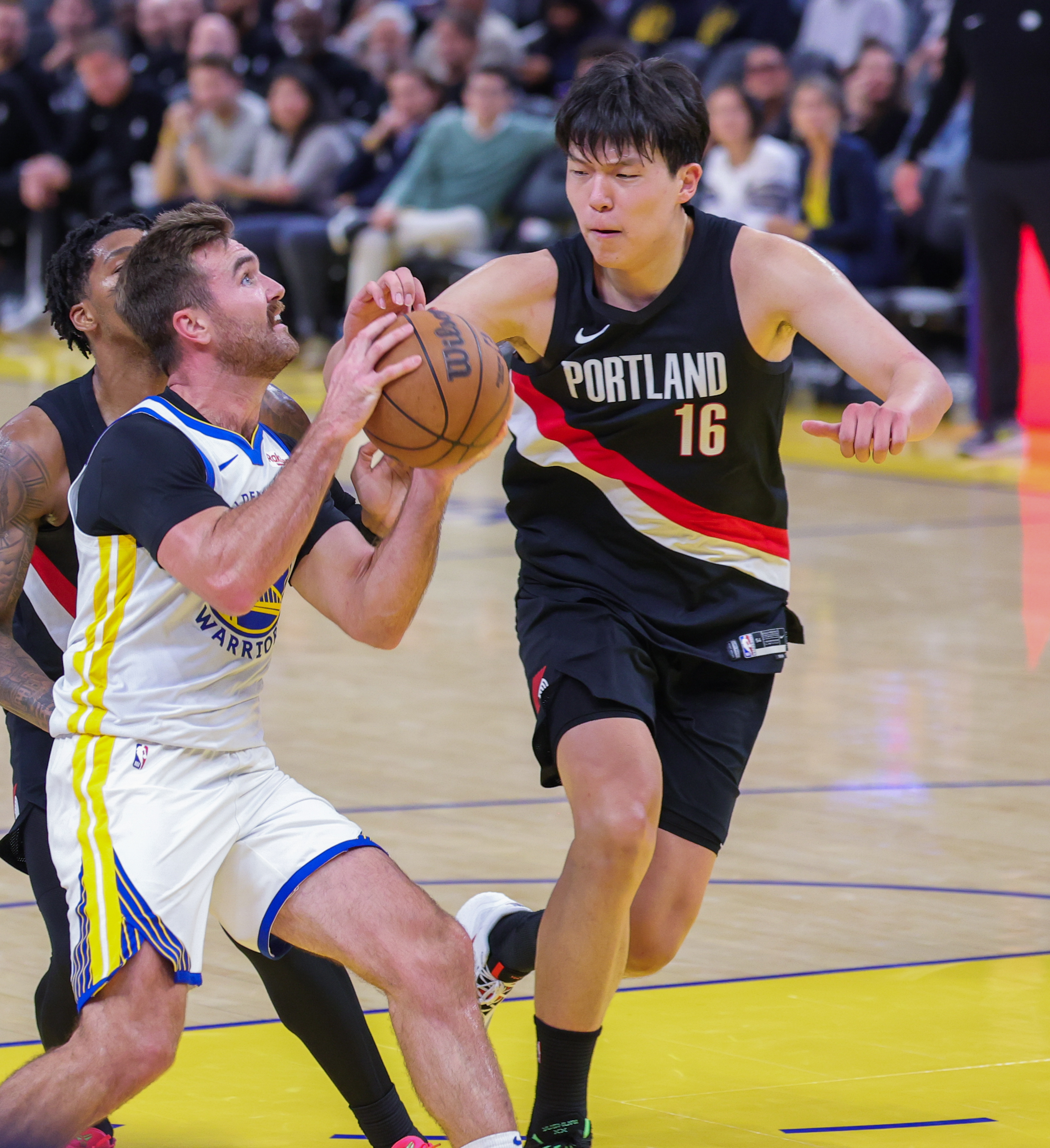 关键时刻NBA总决赛传出新动向；金州勇士再遭质疑；管理层表态——信心回归；年轻球员得到机会的简单介绍-爱游戏入口